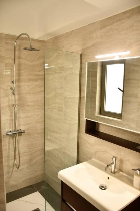 Spacious & Minimal Near Airport Peania Coniann Filoxenia 公寓 *